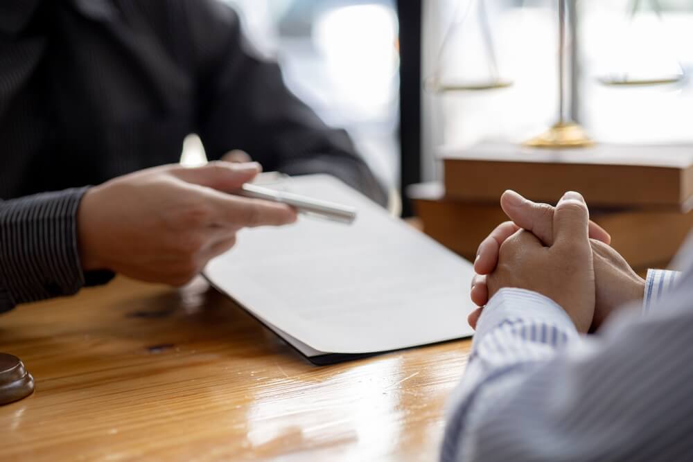 霊感商法被害に遭ったら相談を!